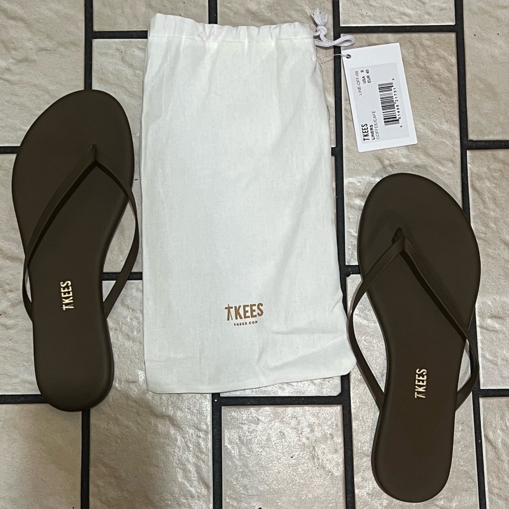 NWT TKEES liners Coffee color.  New with tag and shoe bag. Size 9